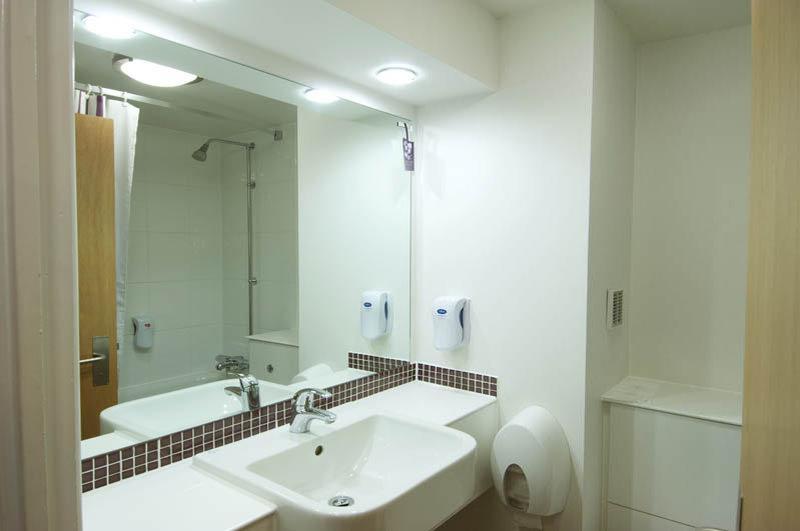 Premier Inn Bristol City Centre King Street Экстерьер фото
